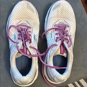 Brooks Women's Running Shoes - White and Purple